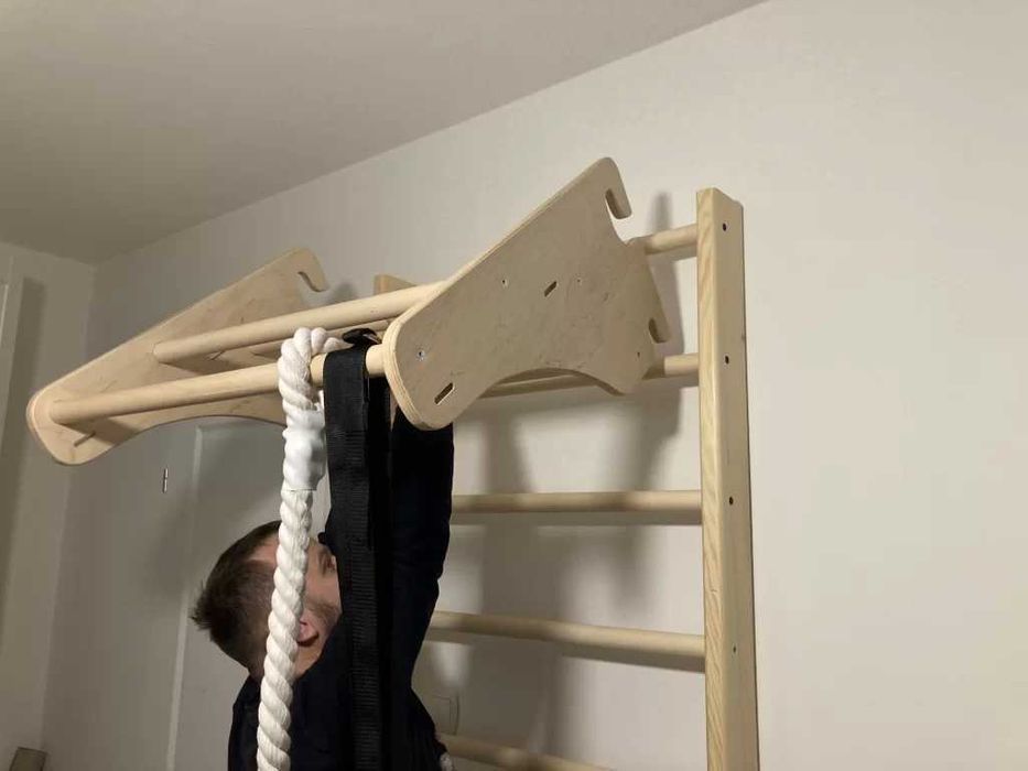 Drabinka gimnastyczna + drążek zawieszany + kółka gimnastyczne