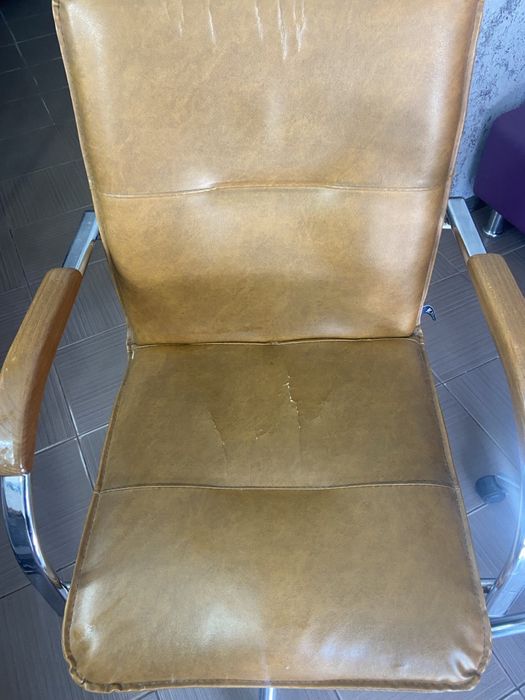 Крісло офісне/перукарське