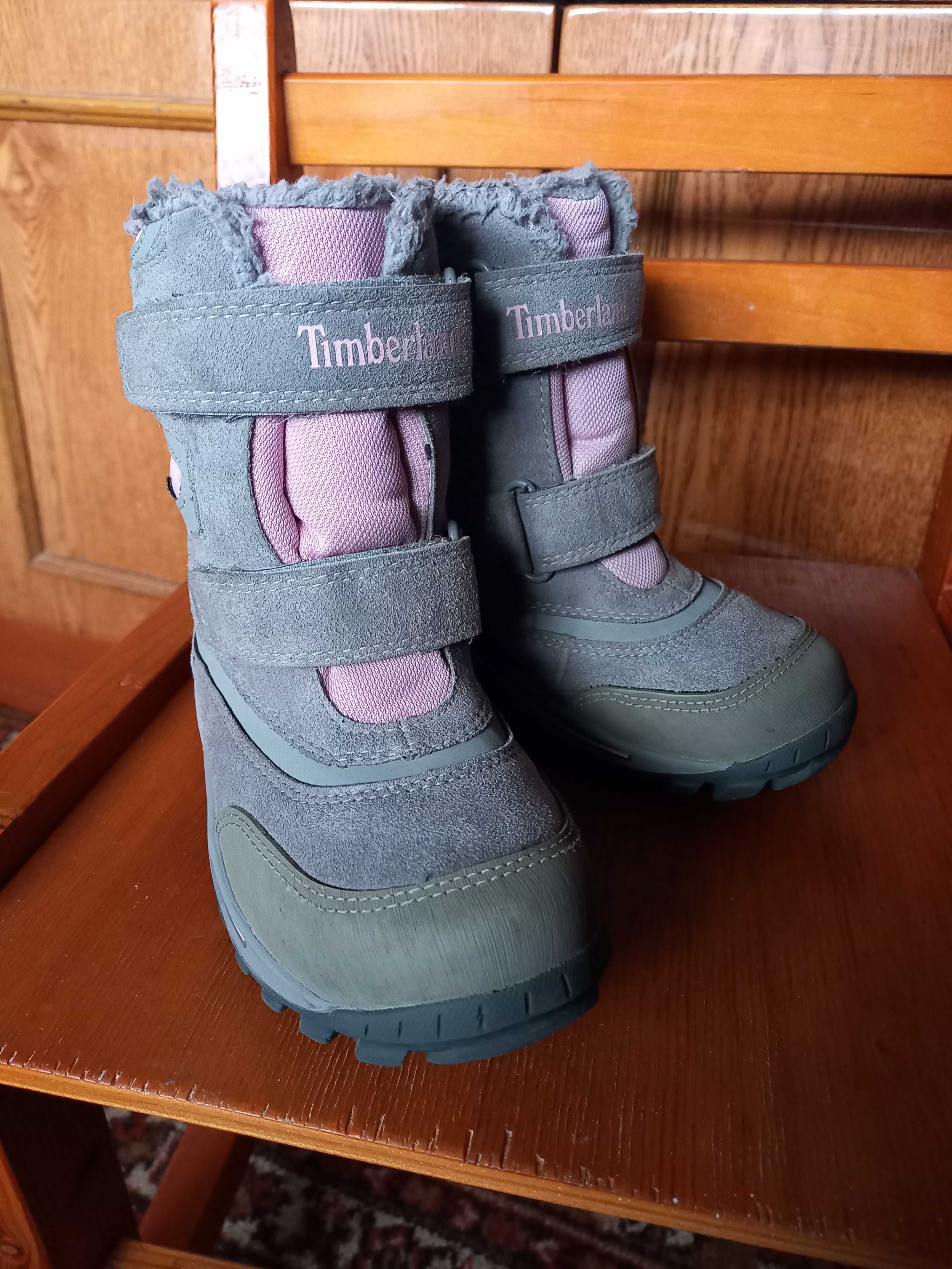 Продам зимові ботинки на дівчинку фірми Timberland