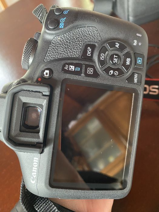 Canon 2000D EF-S 18-55 kit