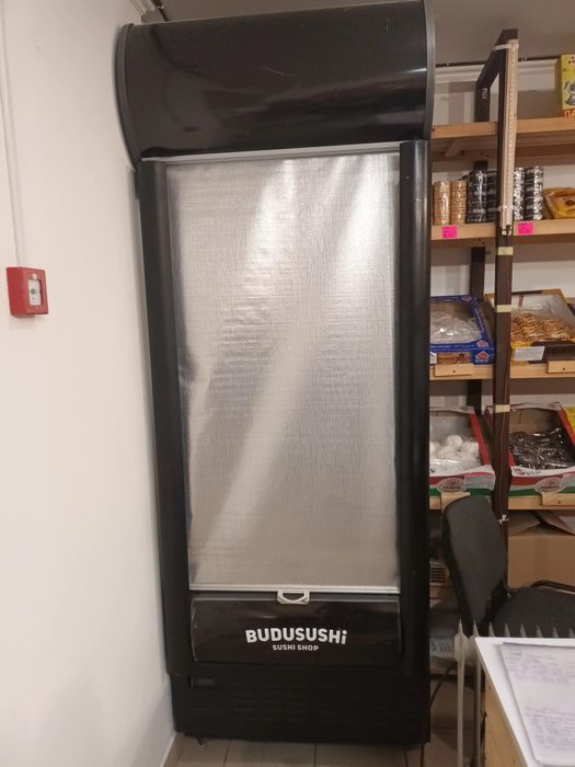 Холодильна шафа вітрина