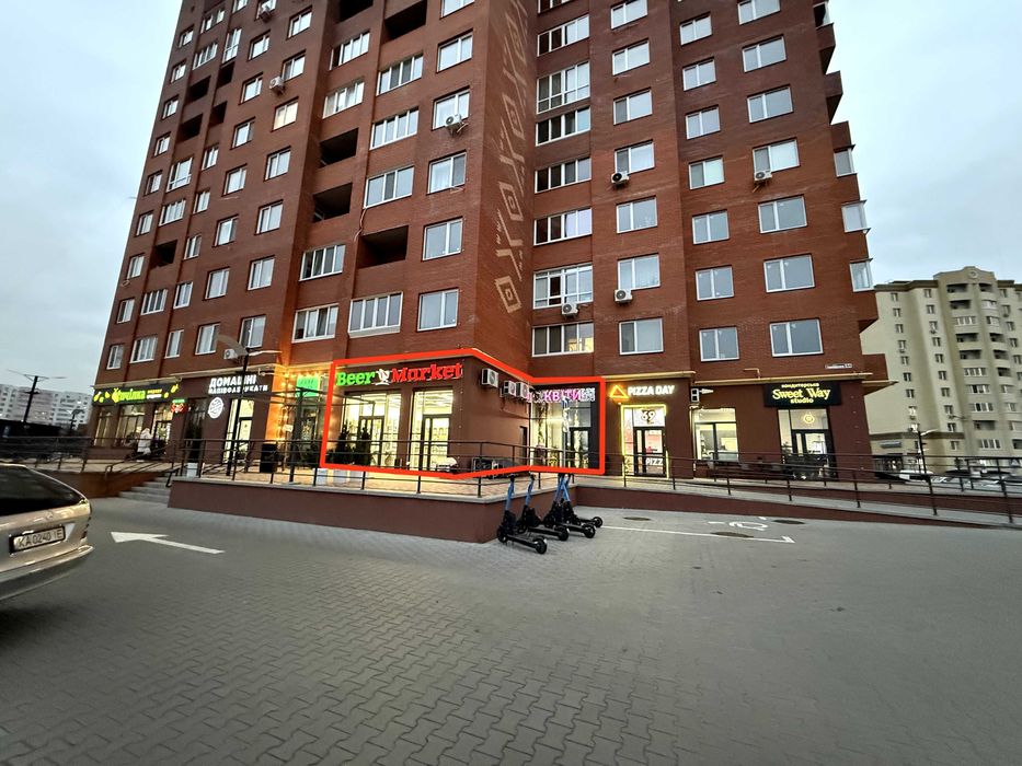 Фасадне приміщення поруч з супермаркетом Пчілка!