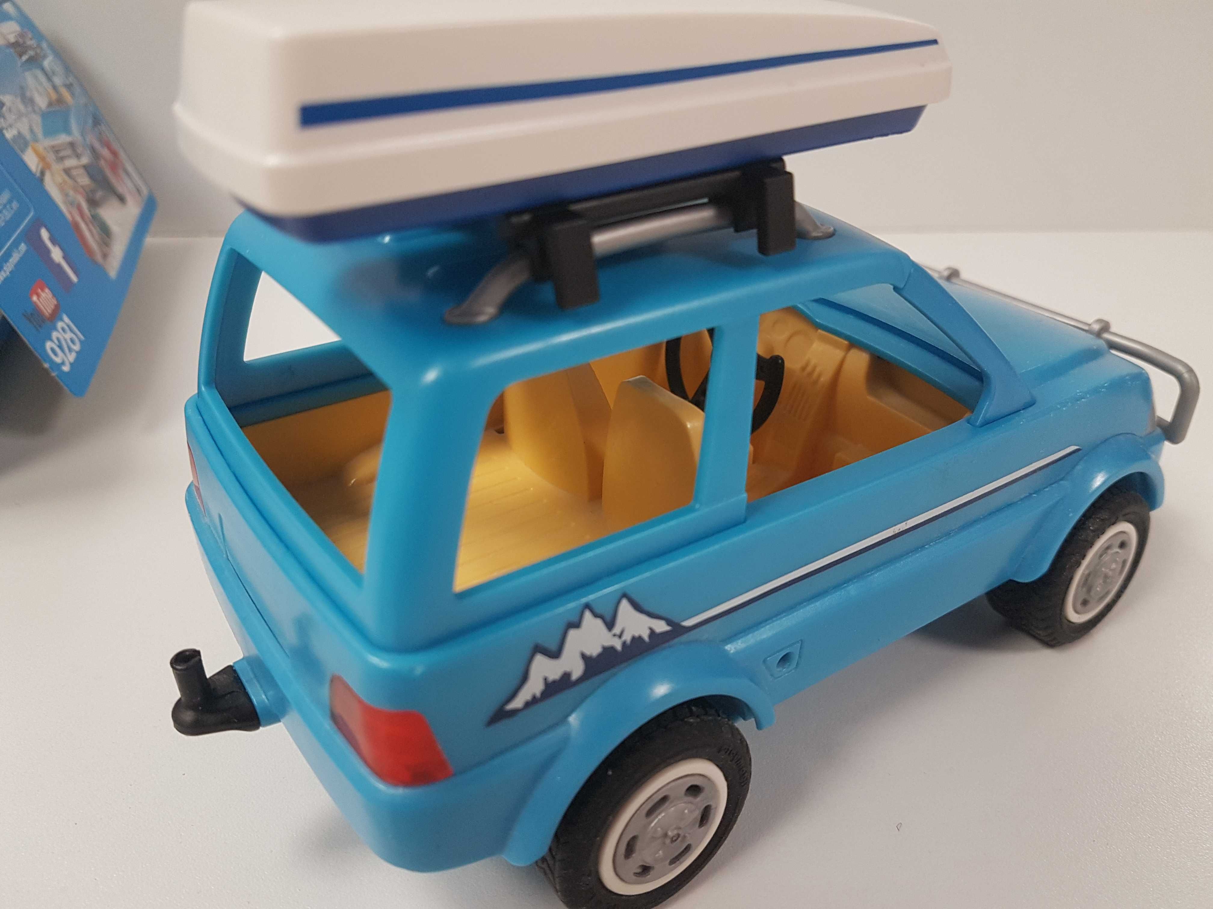 Playmobil 9281 Family Fun Auto z boxem dachowym
