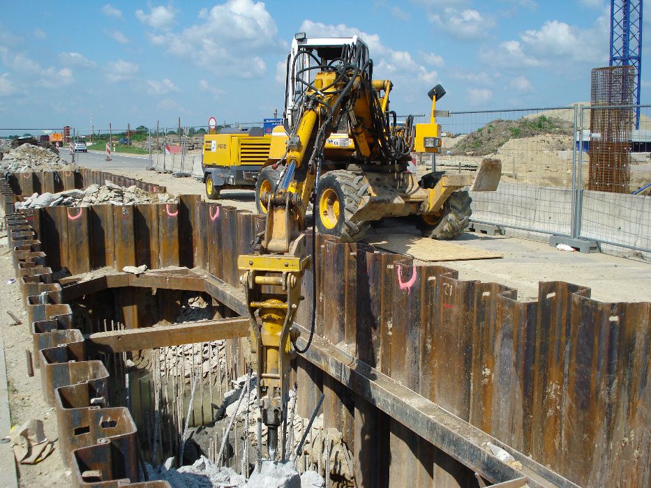 Usługi koparką Mecalac, wynajem koparko ładowarka, kucie młotem