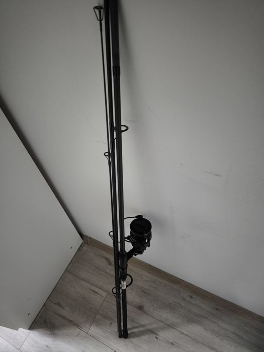 Wędka karpiowa z kołowrotkiem