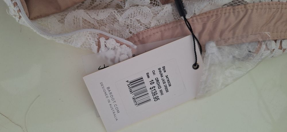 Неймовірна нарядна сукня. Ціна на бірці 139$