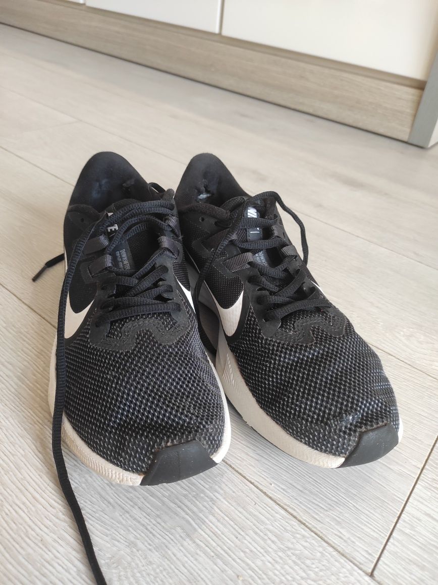 Buty Nike chłopięce rozmiar 39