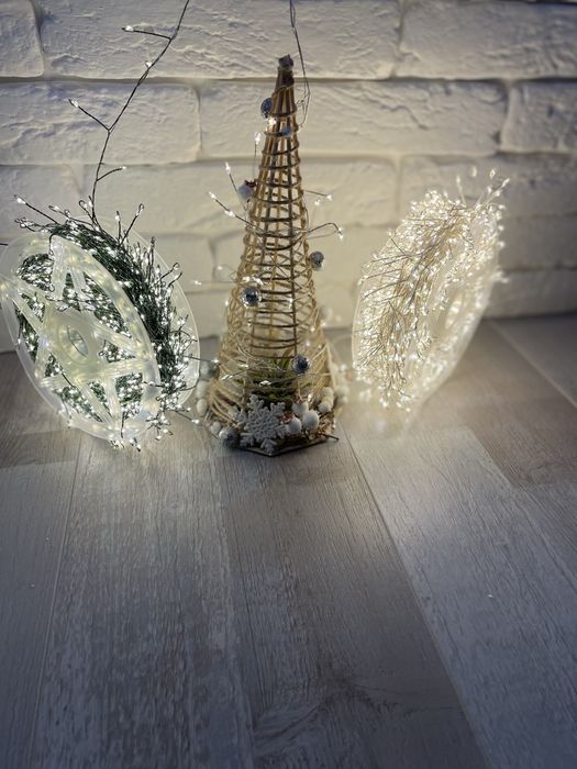 Гірлянда,мішура або хвойна лапа