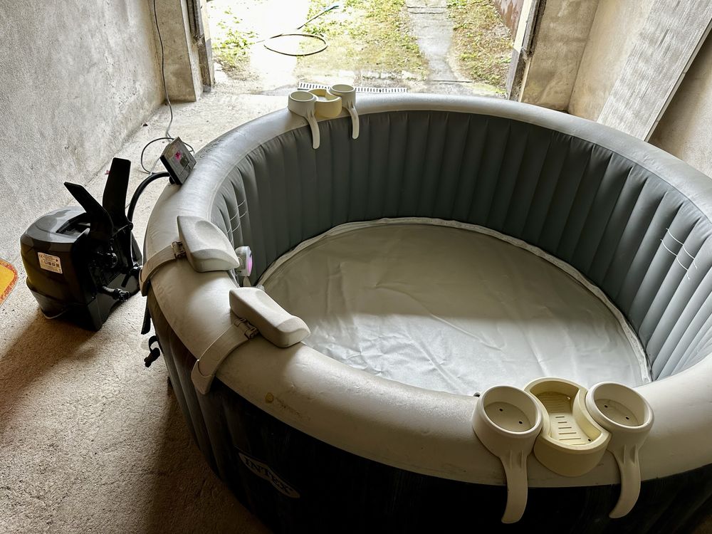 Jacuzzi dmuchane INTEX Pure SPA Greywood Deluxe dla 6 osób - uzywane
