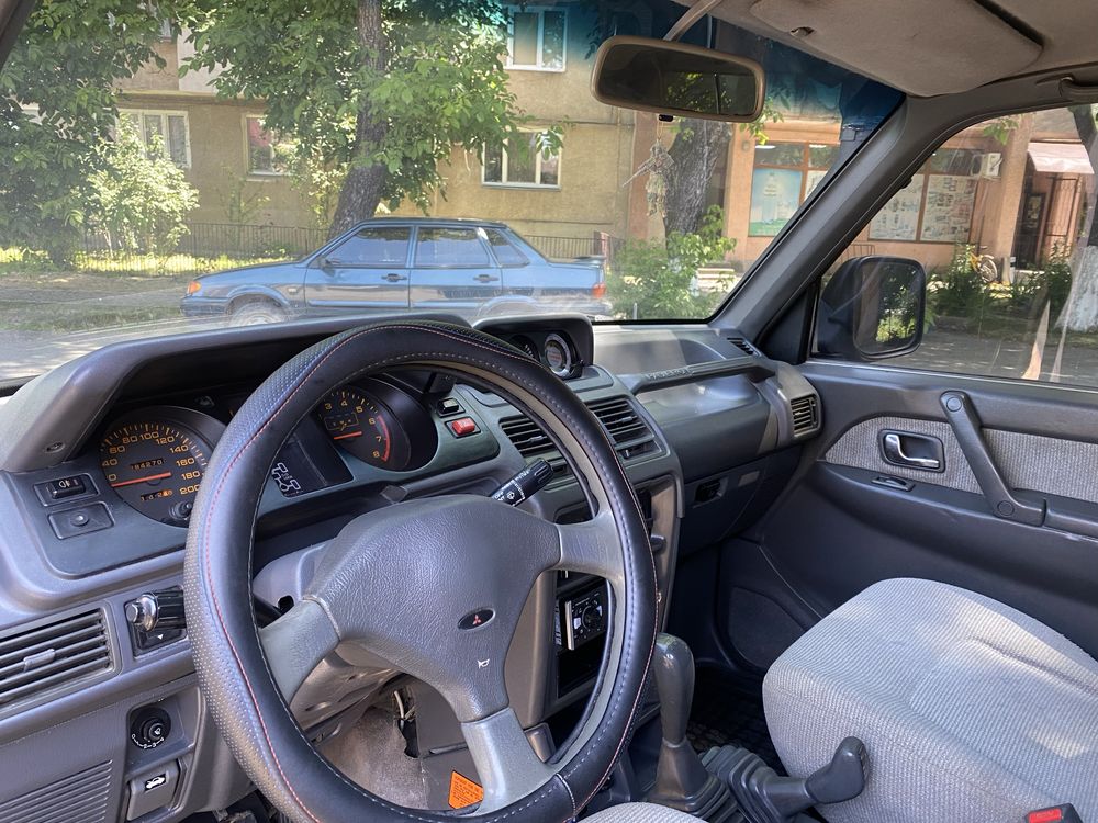 Mitsubishi Pajero 2