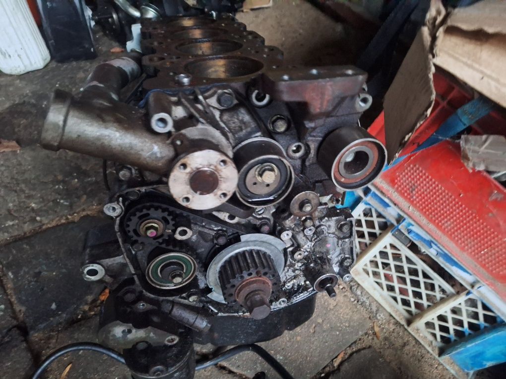 Mitshubishi Outlander 4g63 silnik dół 2.0 16 v 2008 rok