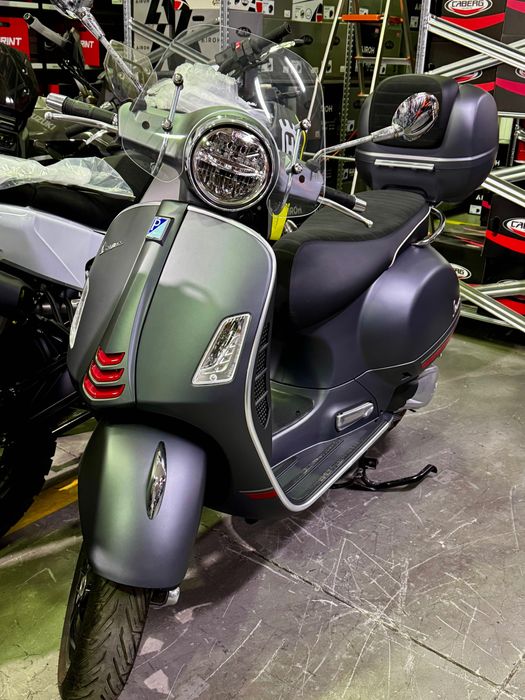 Vespa 300 GTS +Top Case + vidro proteção + Termignoni completo