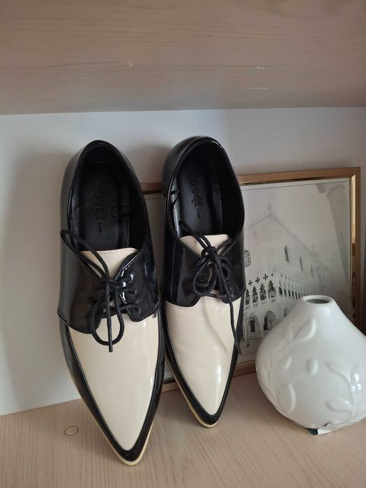 Лакові оксфорди до школи