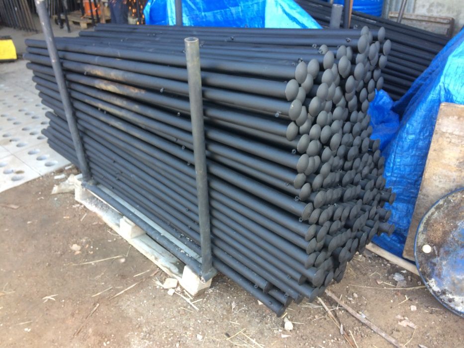 Słupki stalowe pod siatkę