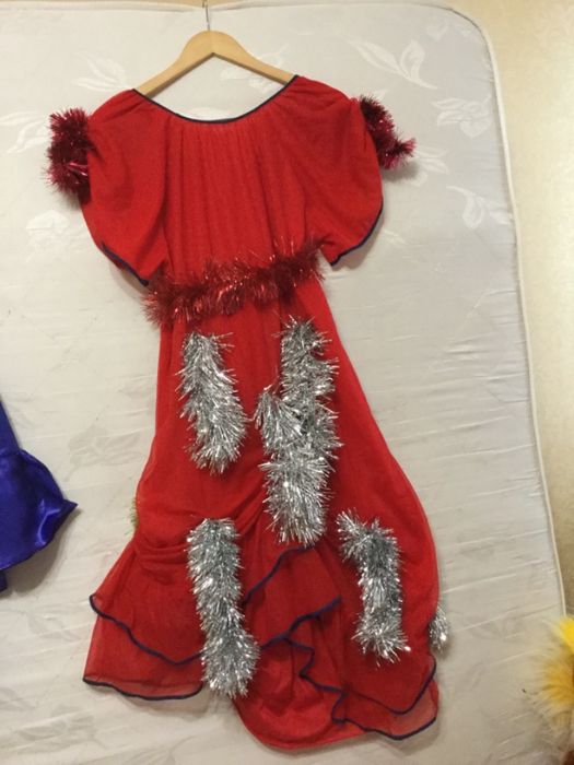 Новогодний наряд карнавальный -костюм (красное платье)для 15-20лет