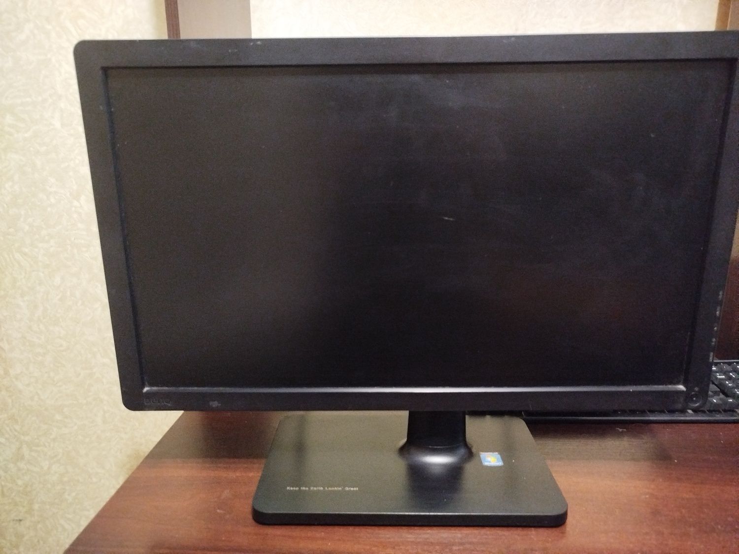 продам монитор BenQ V2210