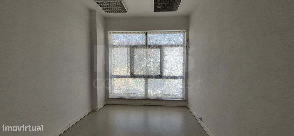 Loja/Escritório no centro da Benedita – com AC e potencial para T1