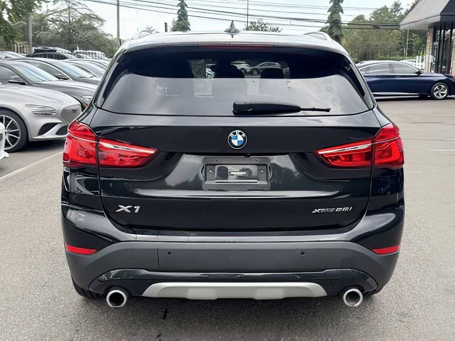 BMW X1      2021