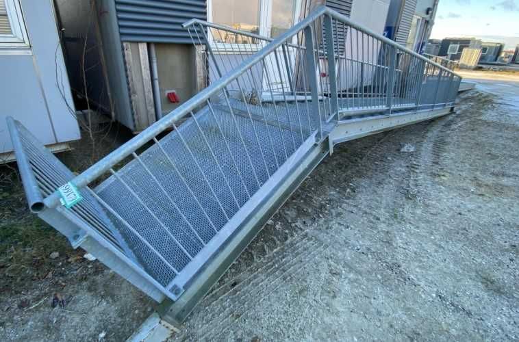 Sprzedam schody zewnątrzne aluminiowe proste