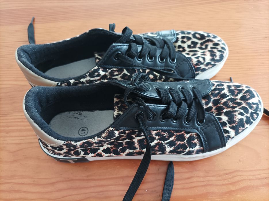 Sapatilhas senhora usadas