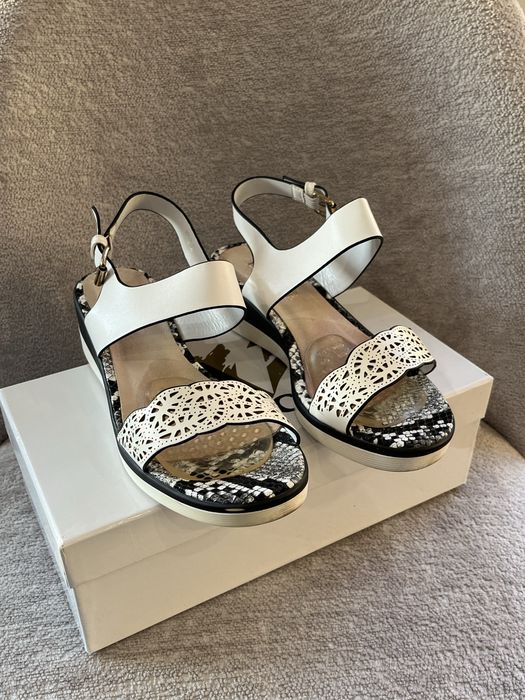 Босоніжки білі Vitacci