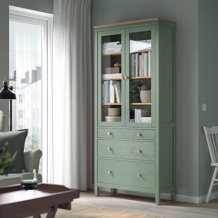 Ikea HEMNES Witryna z 3 szufladami, szarozielony/jasnobrązowa 90x197cm
