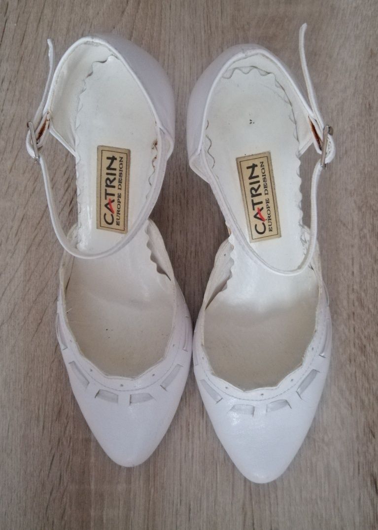 Buty ślubne białe