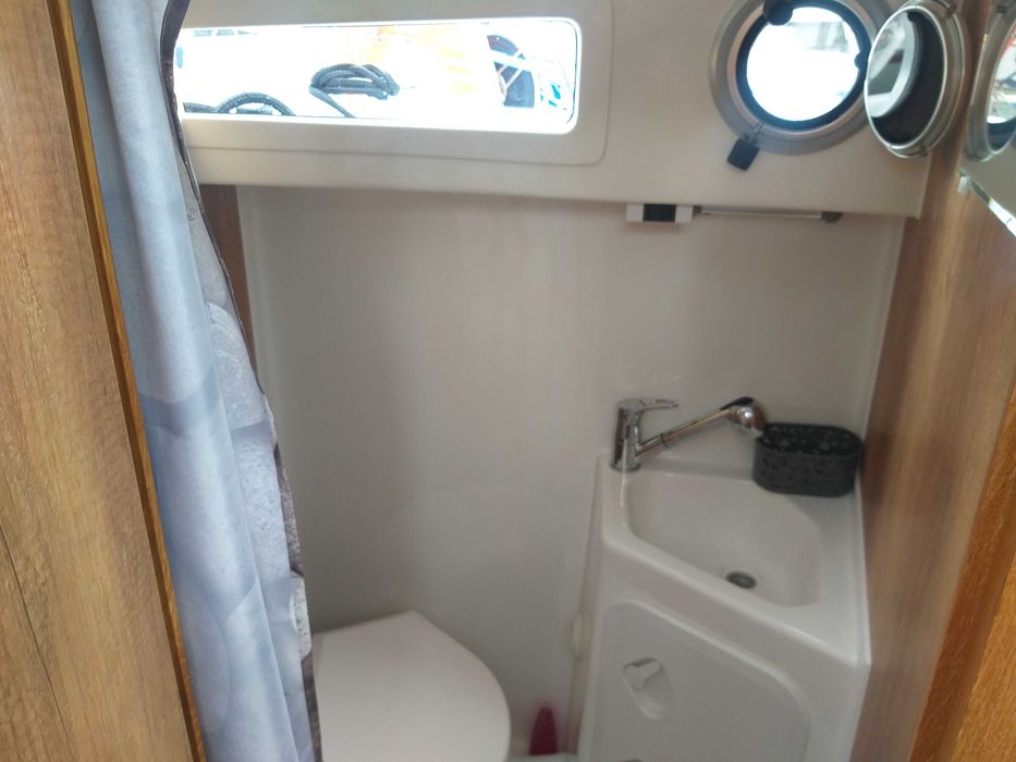 Czarter wynajem łódź Jacht motorowy Quest 825 Mazury bez patentu