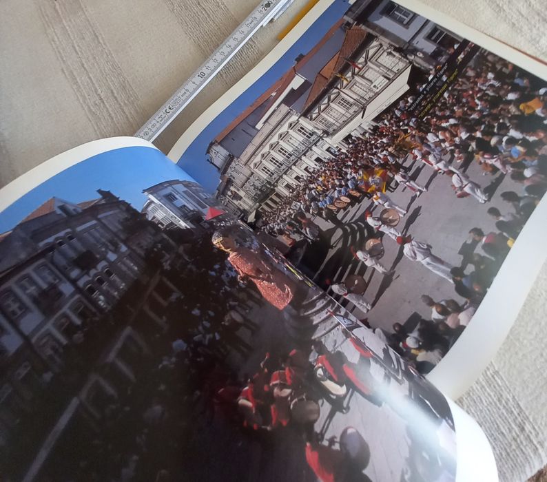 Livro Romaria D'Agonia Viana do Castelo 
António M. Couto Viana textos