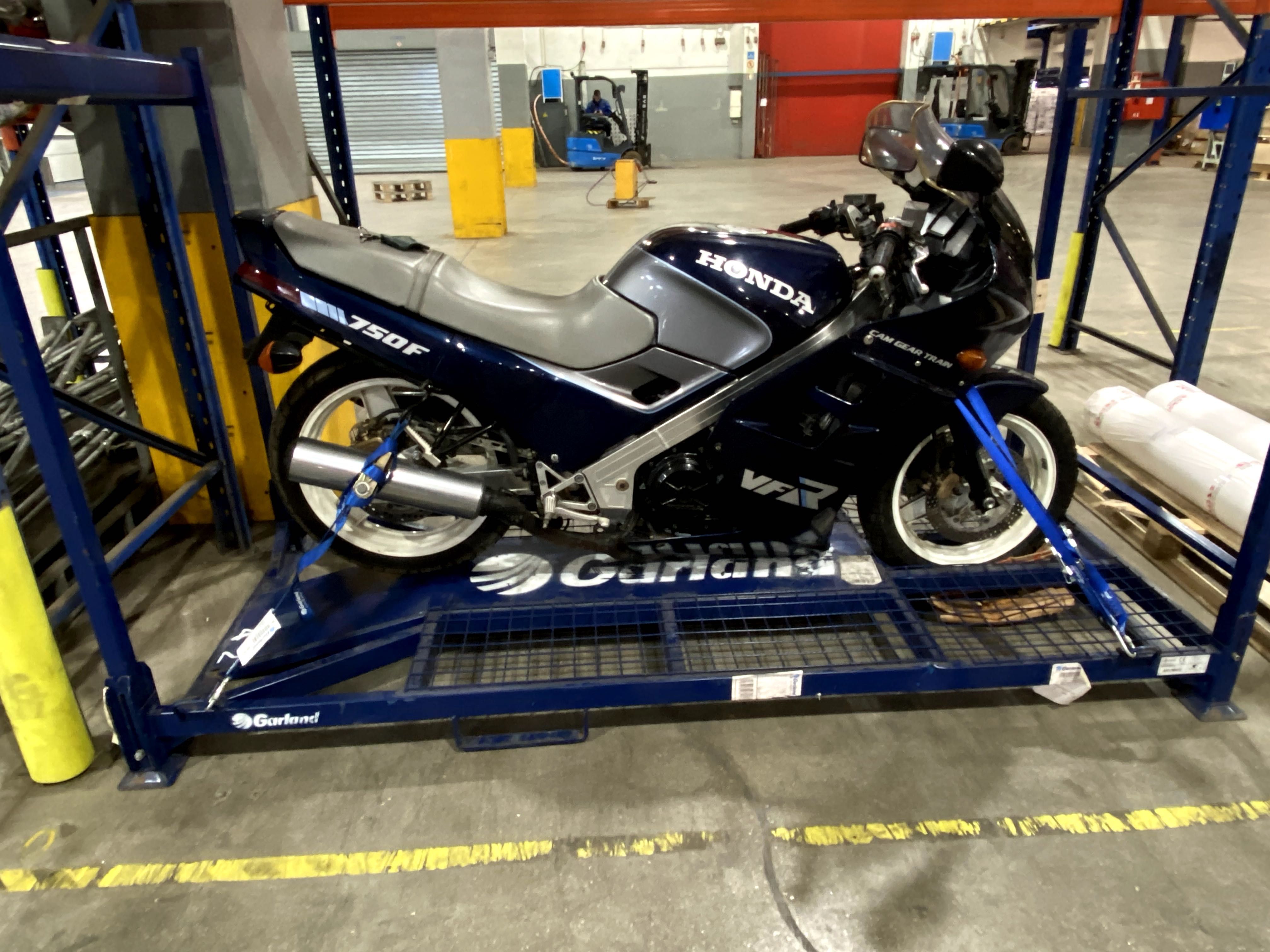 HONDA VFR 750F RC24  de 1988 já moto clássica