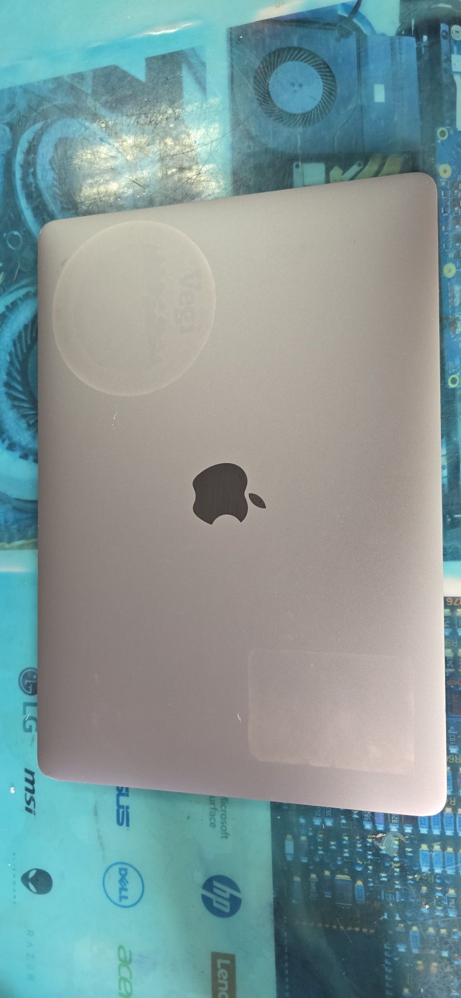2017 Apple Macbook pro A1708
