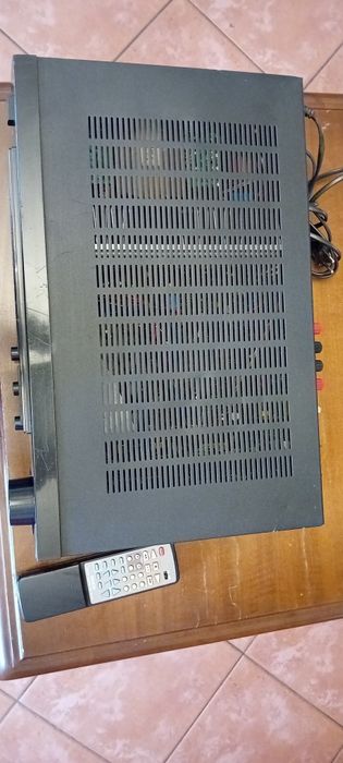 Denon AVR-700RD amplituner, kino domowe