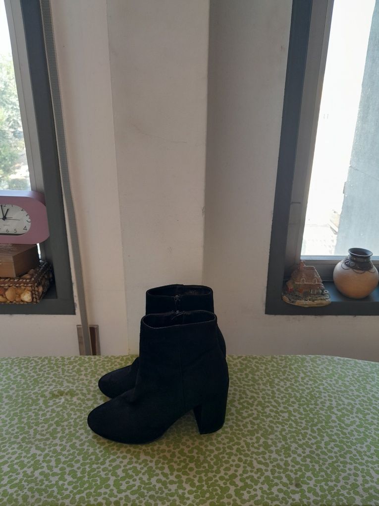 Vendo Botas de Senhora SEASIDE muito bonitas como novas