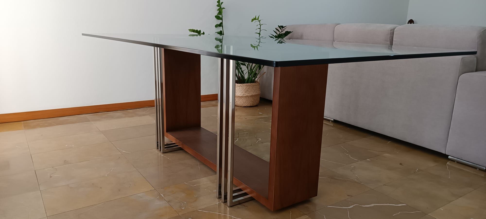 Mesa de Sala como Nova com 8 Cadeiras