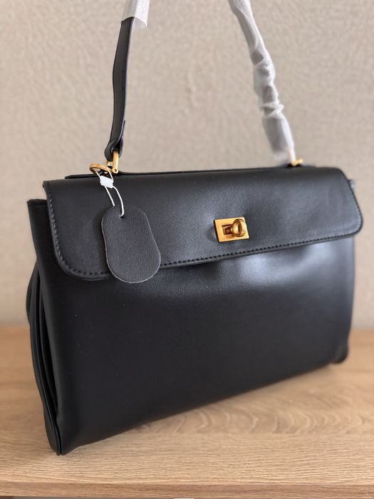 Вмістка жіноча трендова сумка Balenciaga Rodeo | 30 та 35 см брелок