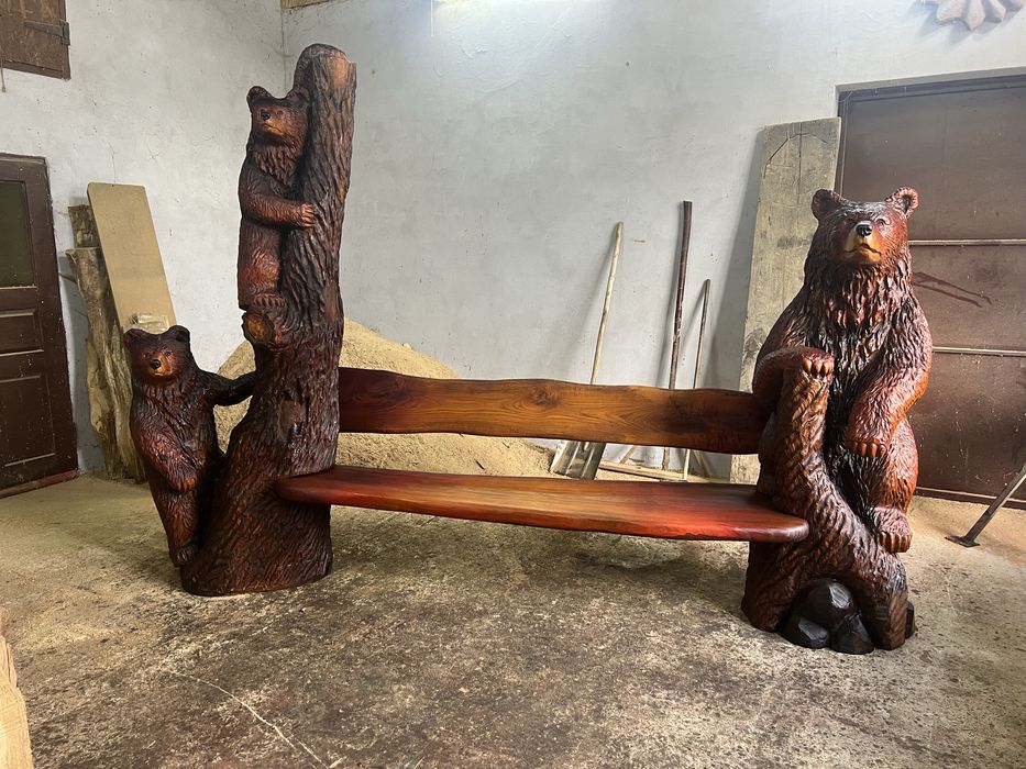 Скульптура з дерева