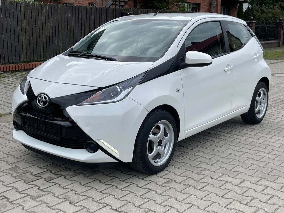 Toyota Aygo Klima LED Tablet Kamera cofania ALUFELGI 5drzwi Zadbana