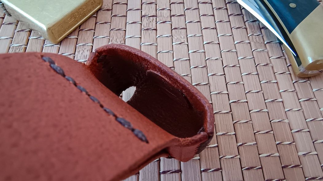 Borubar Skóroszyj - skórzane etui na zapalniczkę Zippo
