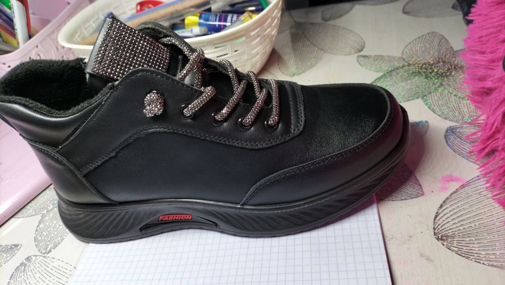 Продам взуття на осінь