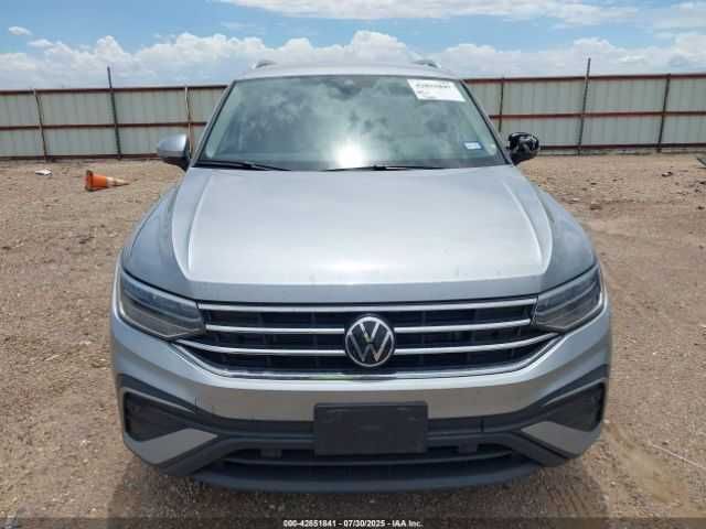 Volkswagen Tiguan 2.0T SE *
