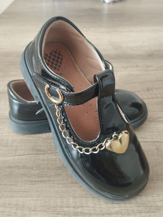 Туфлі для дівчинки