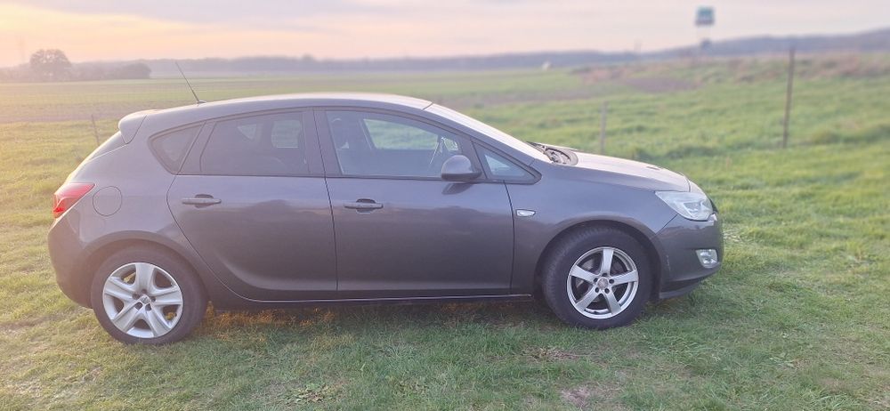 Astra 1.4 turbo 11r 2 komplety kół zamiana