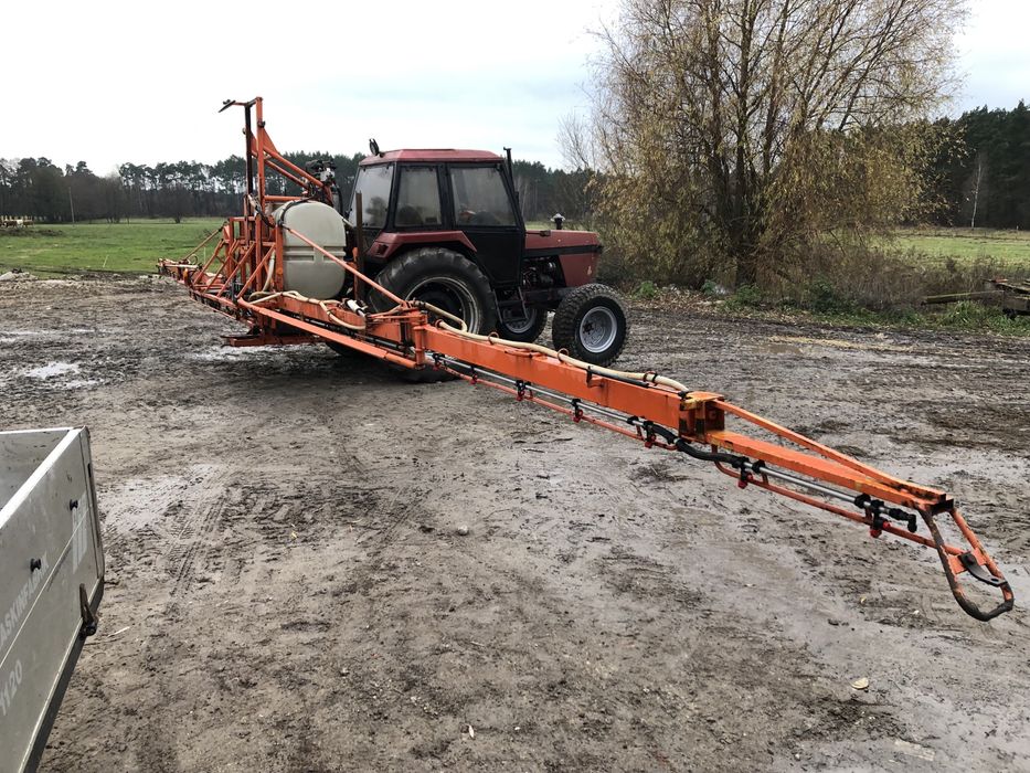 Opryskiwacz douven 800l 16m Case 1390