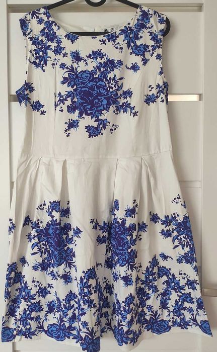 biała sukienka w niebieskie kwiaty Vibo