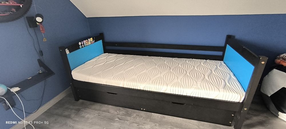 Łóżko czarne 190x85x74 GRATIS MATERAC