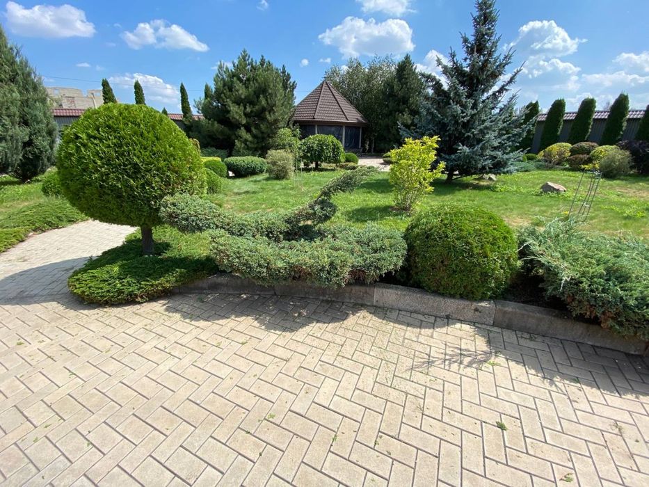 Послуги садівника, озелененя, консервація рослин та поливу на зиму.