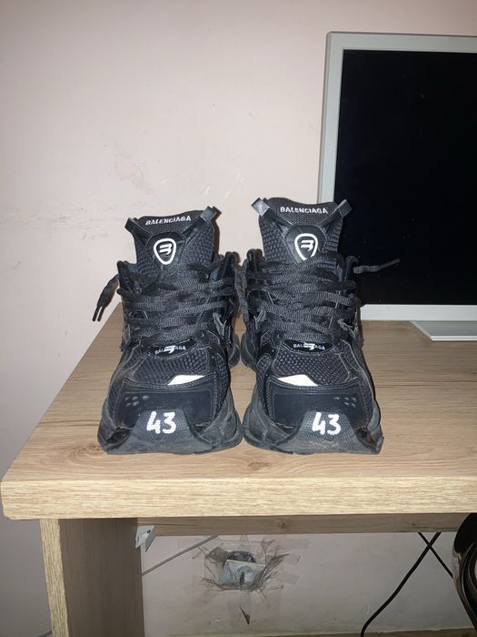 Balenciaga runner black