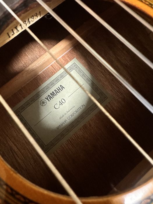 Акустична гітара Yamaha c40