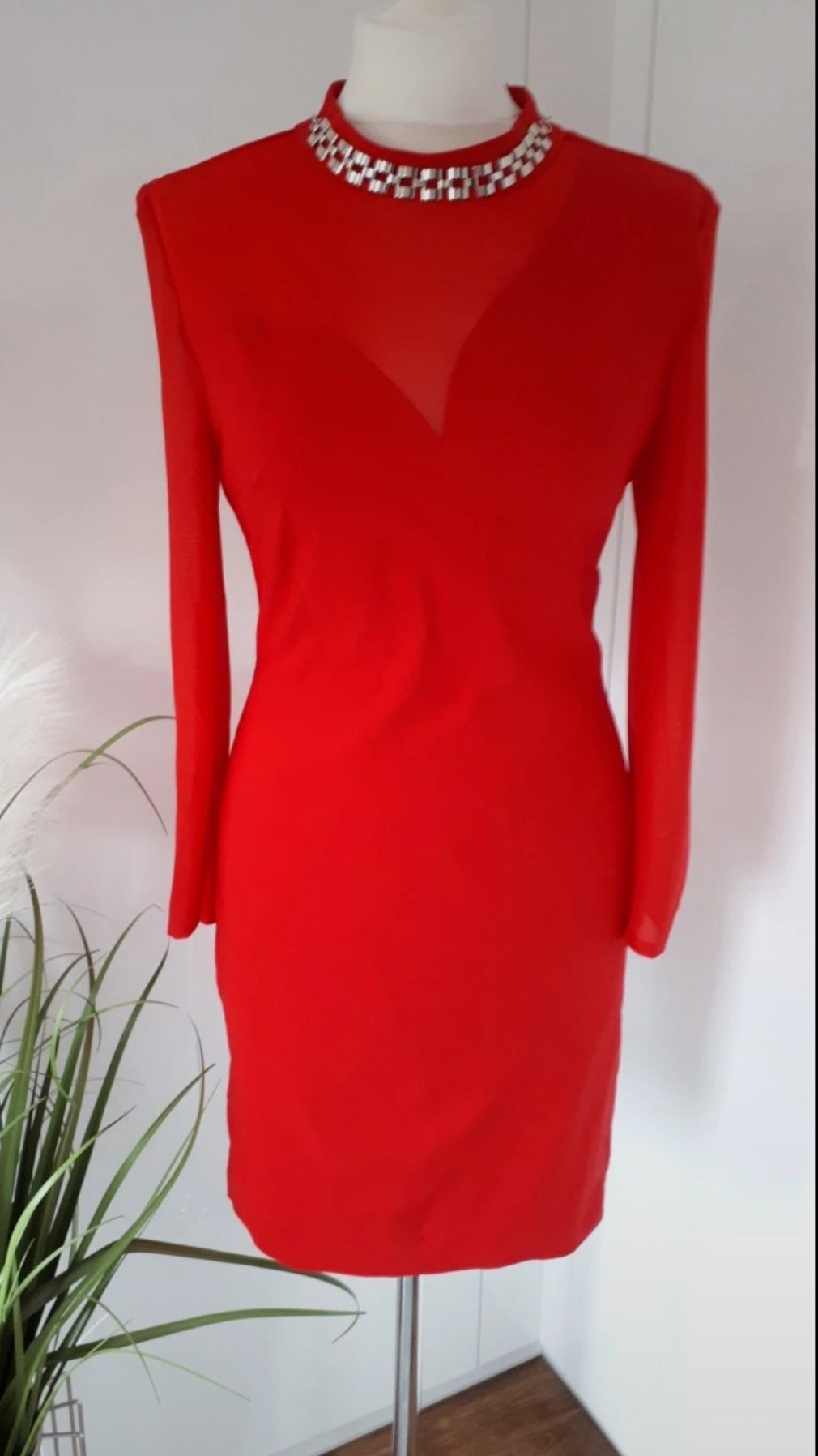 Elegancka sukienka damska mini dopasowana czerwona M