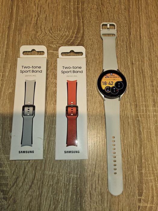 Samsung Galaxy Watch 4 44mm + 2 oryginalne paski